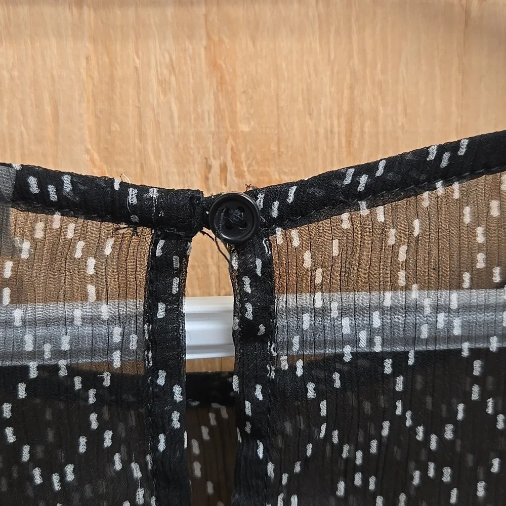 Old Navy Size S Black and White Tank Top Blouse - Picture 5 of 9